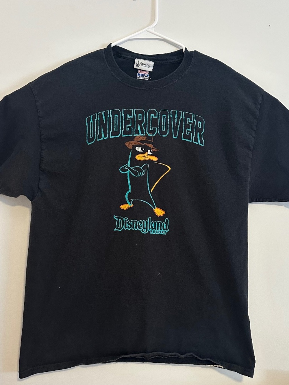 Perry the Platypus Undercover Disneyland Print T-Shirt Large Black Short Sleeve